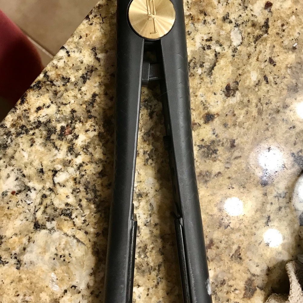 HSI hair straightener. Used in good condition